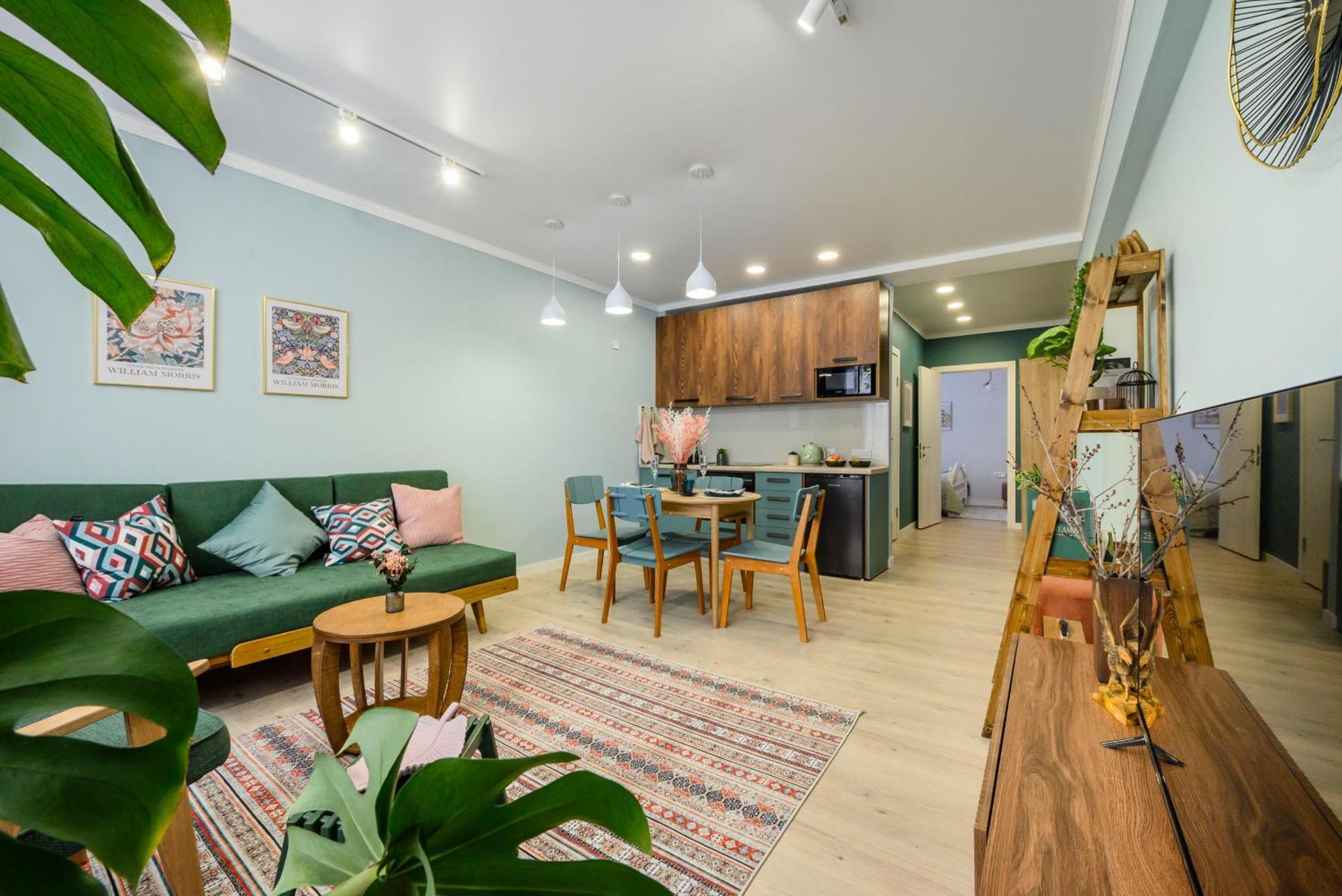Mid-Century Charm Apartments В Центре Алматы Екстер'єр фото